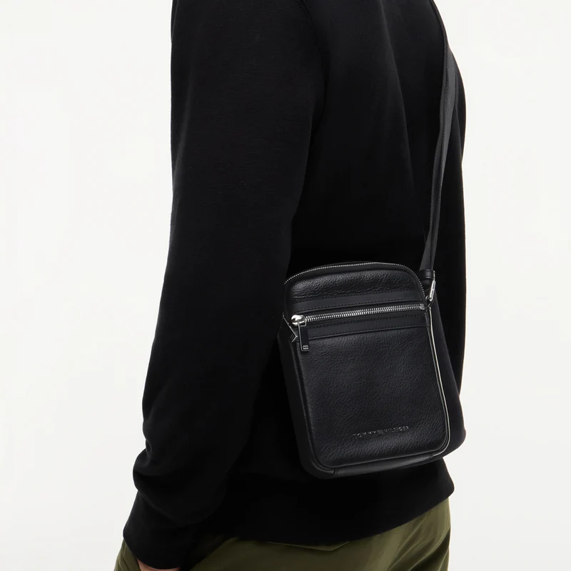 Tommy Hilfiger Bus Mini Reporter - Bolso bandolera 19.5 cm (black)