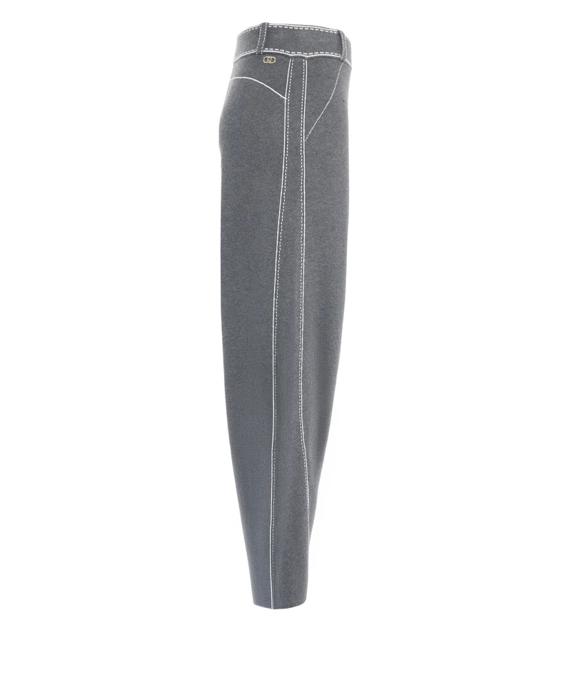 Pantaloni con dettagli cuciture