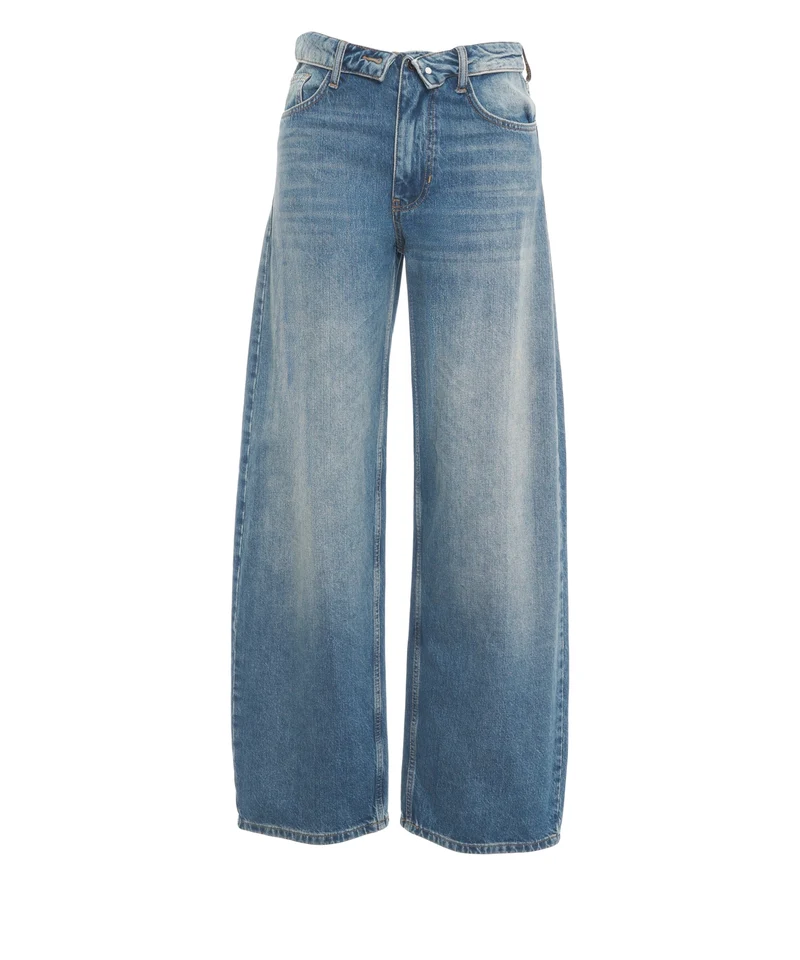 Jeans con cinturino decostruito