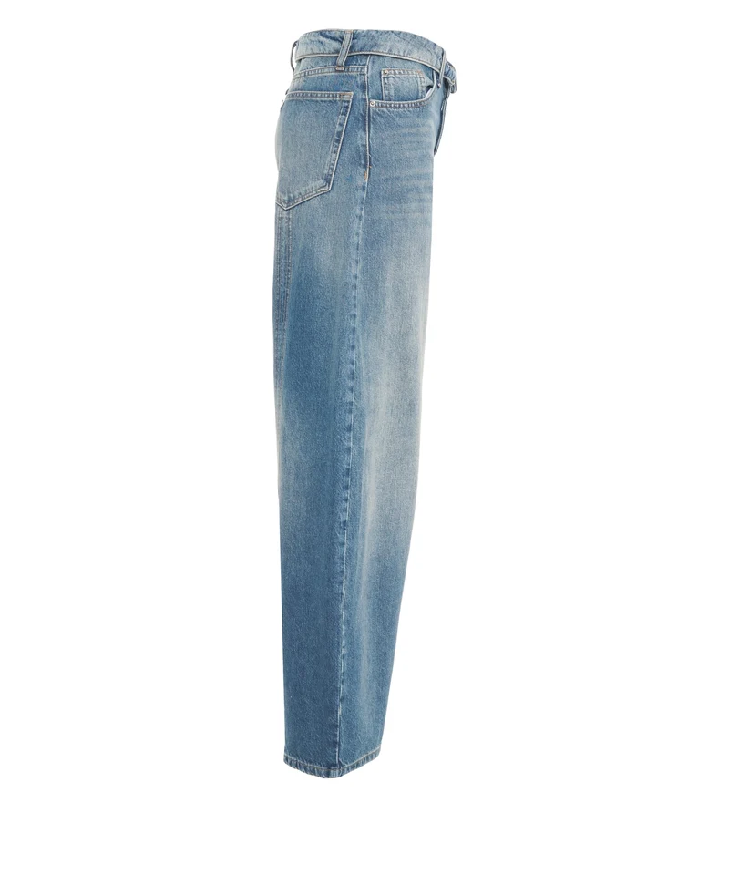 Jeans con cinturino decostruito