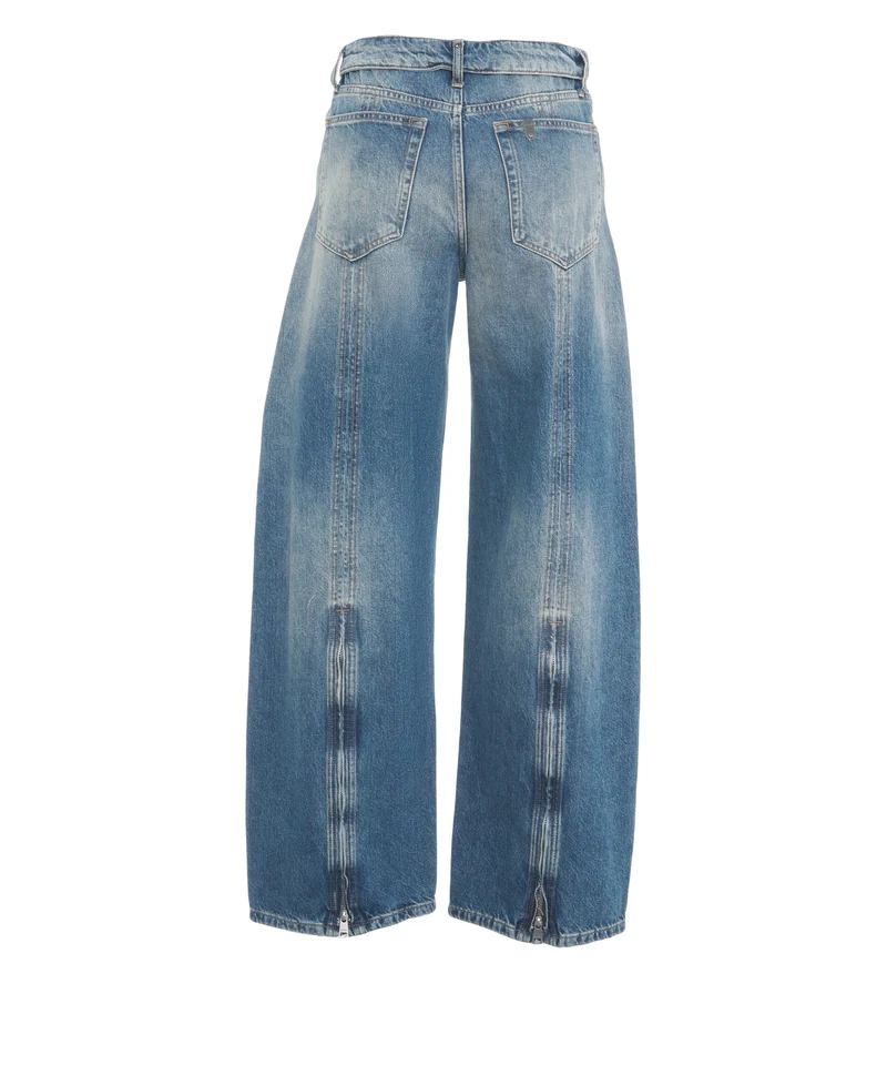 Jeans con cinturino decostruito