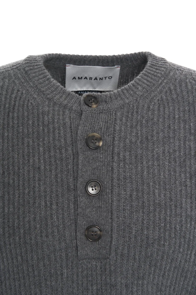 Maglione con chiusura con bottoni