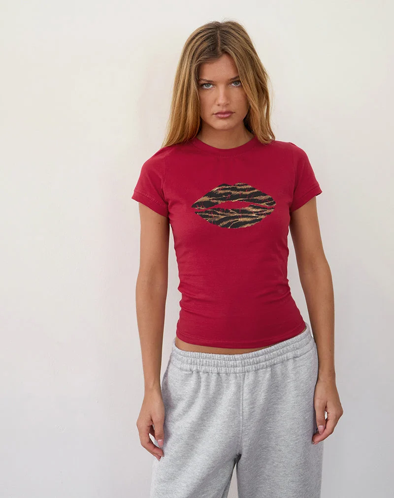 Sutin Tee in Adrenalinrot mit Leopardenlippendruck