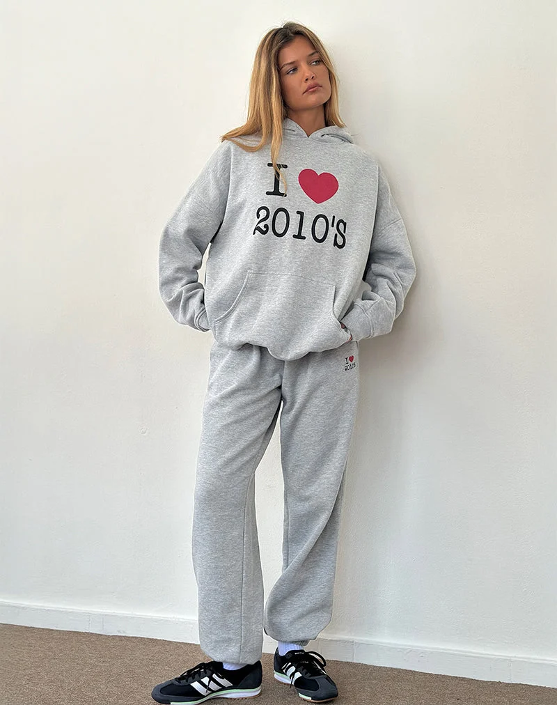 Emiko Oversized-Jogger in Grau meliert mit I Love 2010's Aufdruck