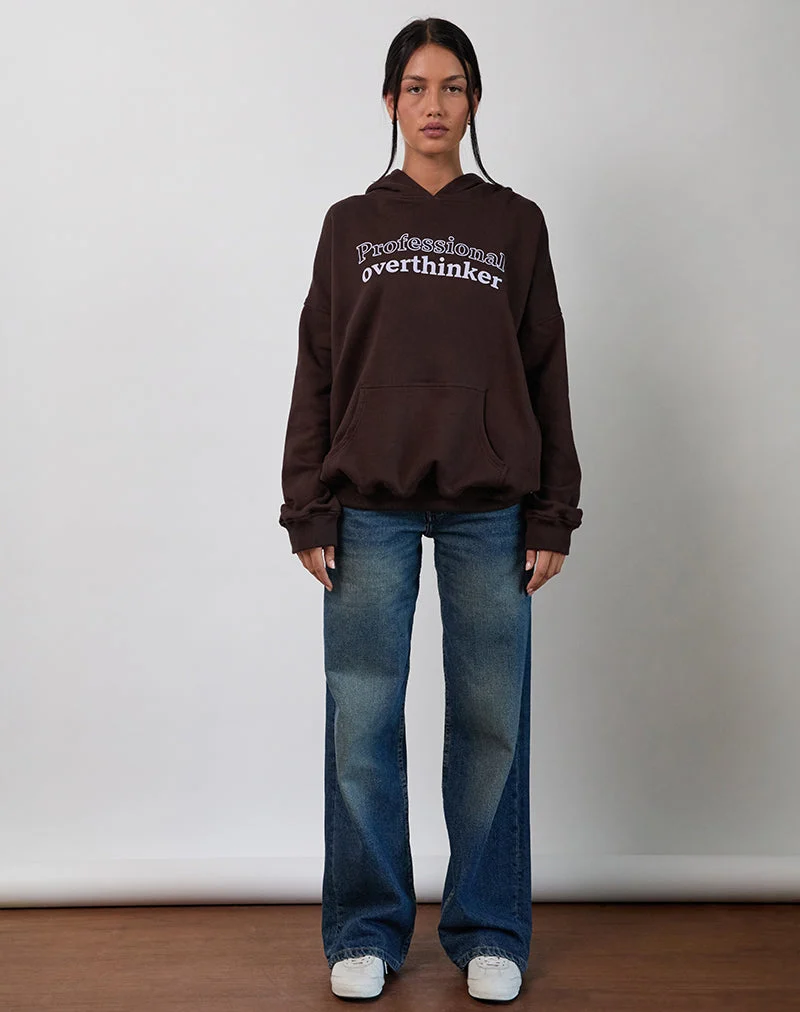 Übergroßer Kapuzenpullover in Bitterschokolade mit Overthinker-Print