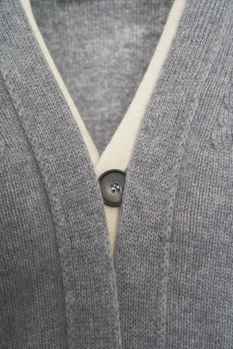 Cardigan con chiusura a bottoni nascosta