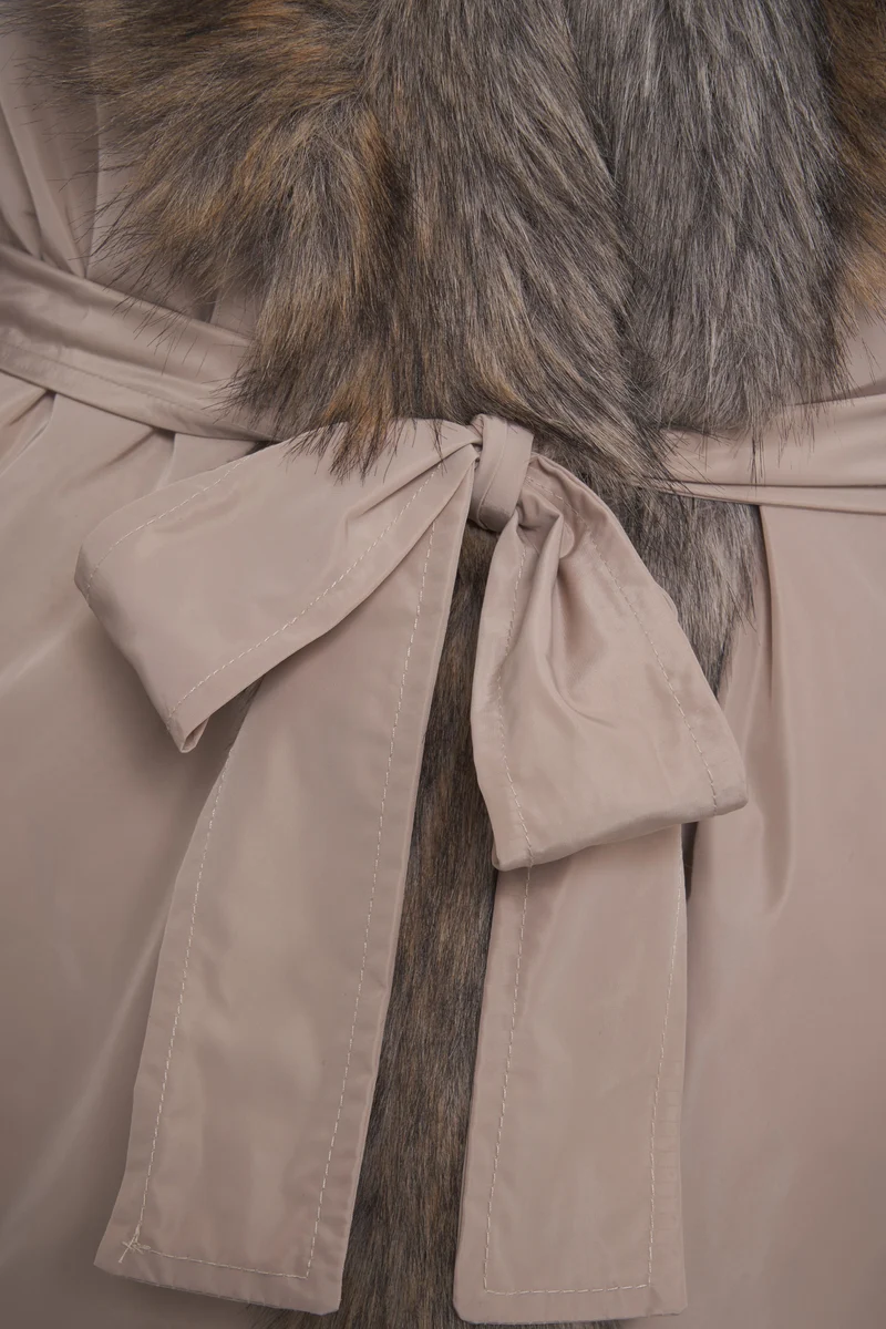 Cappotto con pelliccia sintetica