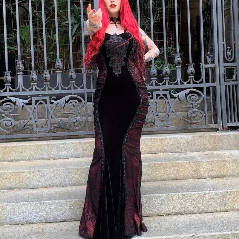 Damen-Brautkleid im Gothic-Stil mit floraler Stickerei und gerafftem Fischschwanz