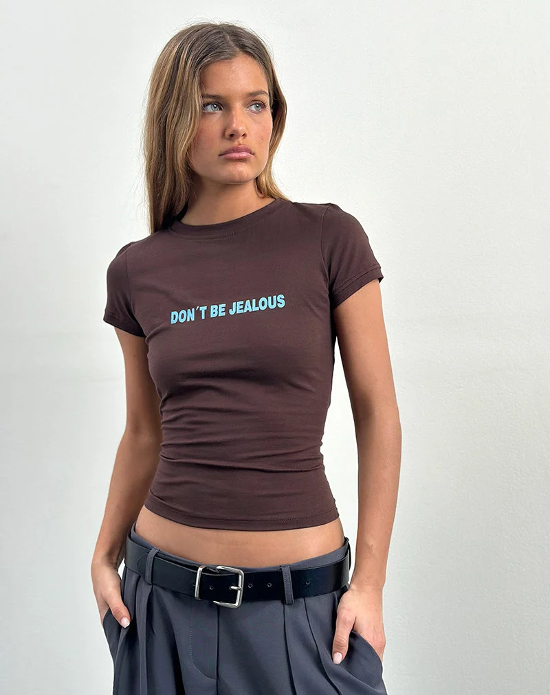 Sutin Baby Tee in Deep Mahogany mit Don't Be Jealous Slogan