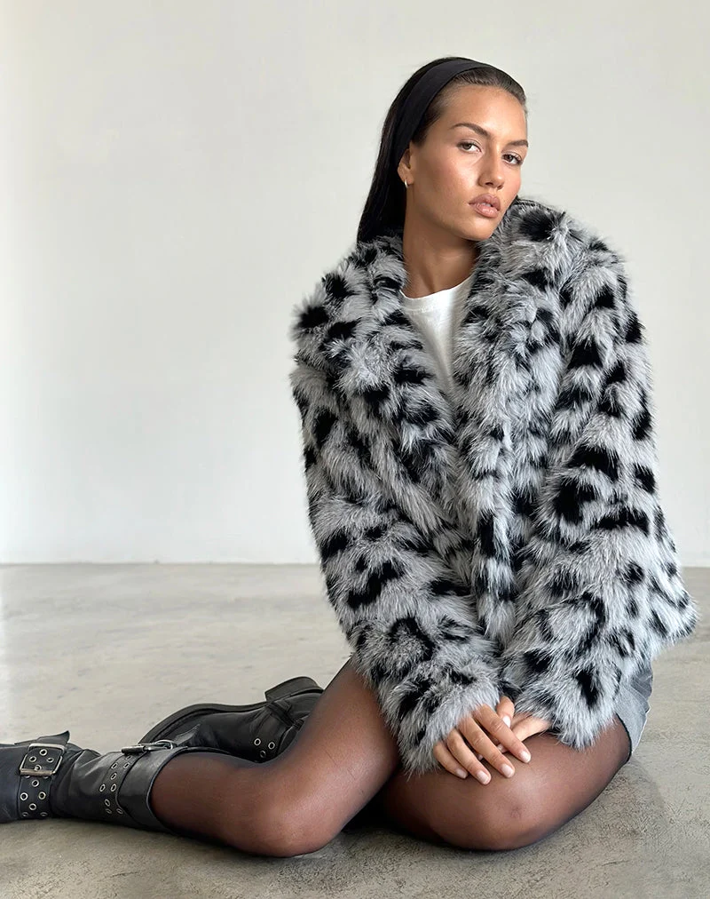 Joji Gekürzte Jacke aus Kunstfell in Grau Leopard
