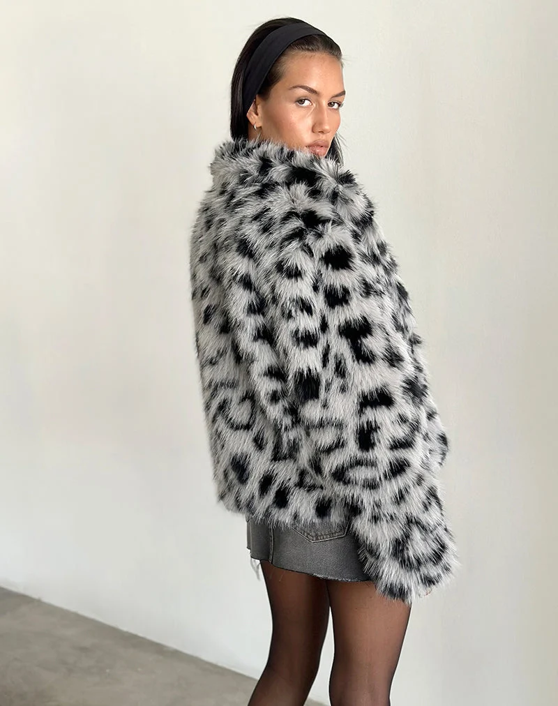 Joji Gekürzte Jacke aus Kunstfell in Grau Leopard