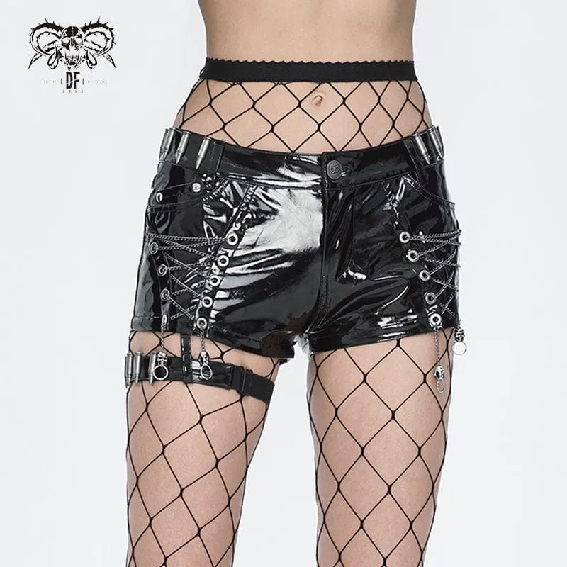 Damen-Shorts aus Kunstleder mit Punk-Kette und Schnalle