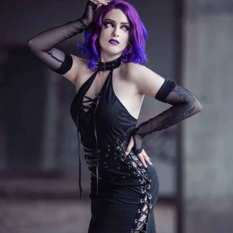 Damen Gothic-Neckholder-Kleid mit seitlichem Schlitz und Trägern