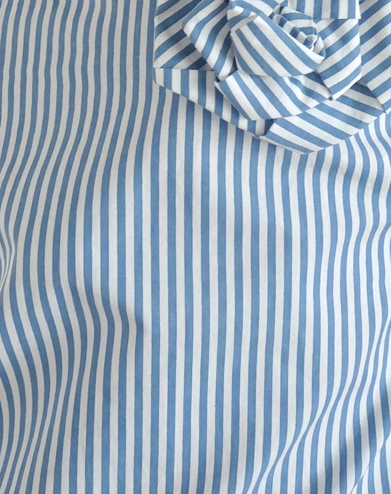 Flowa Top in Blau Kleiner vertikaler Streifen mit Rosette