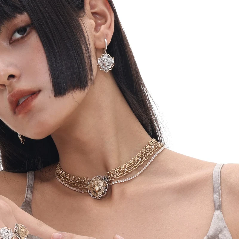Mehrschichtiger Gothic-Medusa-Halsband für Damen