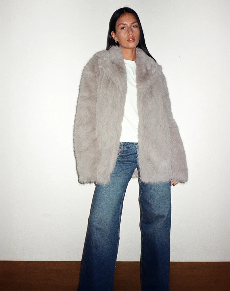 Lupita Jacke aus Kunstpelz Taupe