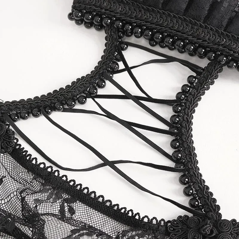 Damen-Dessous mit Gothic-Spitze, Blumenmuster und Rüschen