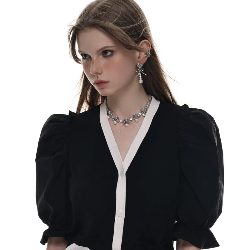 Damen-Halskette „Lolita“ mit Perlen aus Metall und Rosen