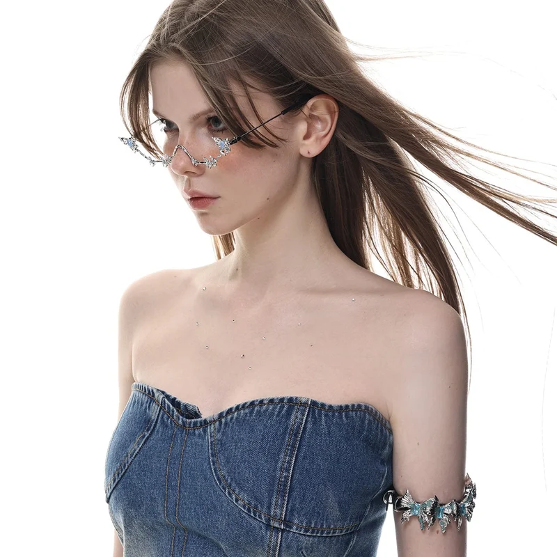 Damen-Armband mit mehreren Schmetterlingen im Grunge-Stil