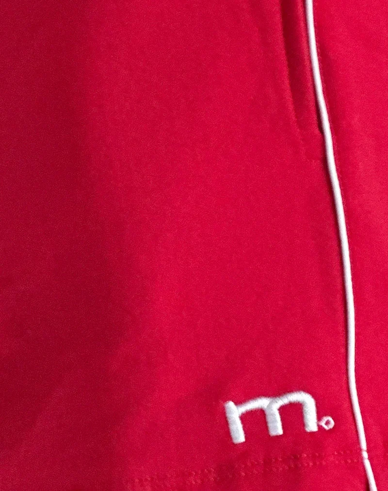 Thera Shorts in Tango Rot mit weißem Paspel und M-Emblem