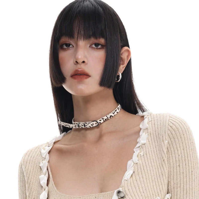 Damen-Halsband mit Grunge-Leopardenmuster