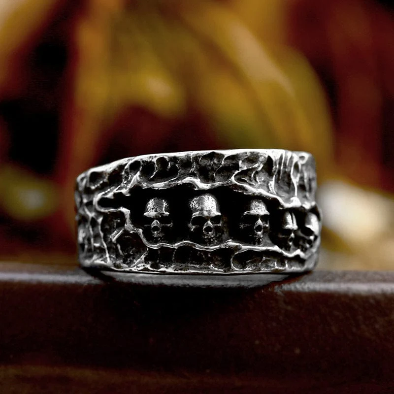 Herren-Punk-Ring mit mehreren Totenköpfen