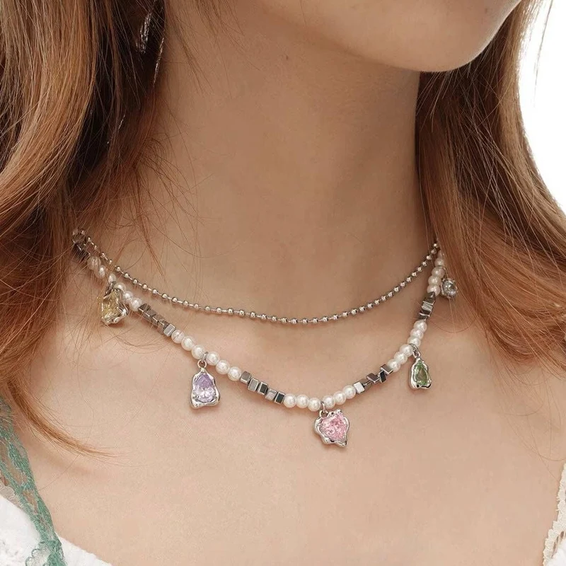 Damen-Halskette mit farbigen Zirkon-Perlen im Grunge-Stil