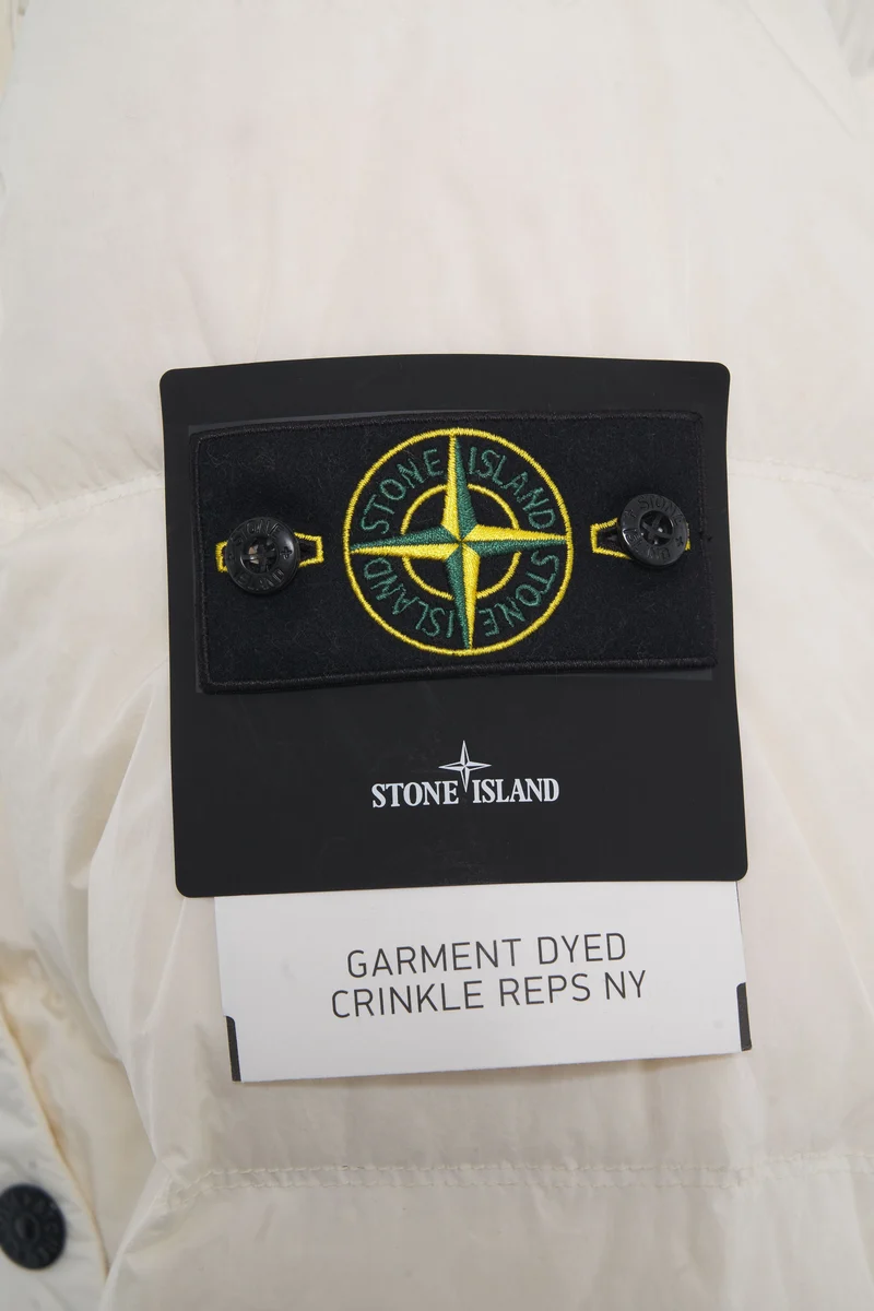 Piumino con logopatch