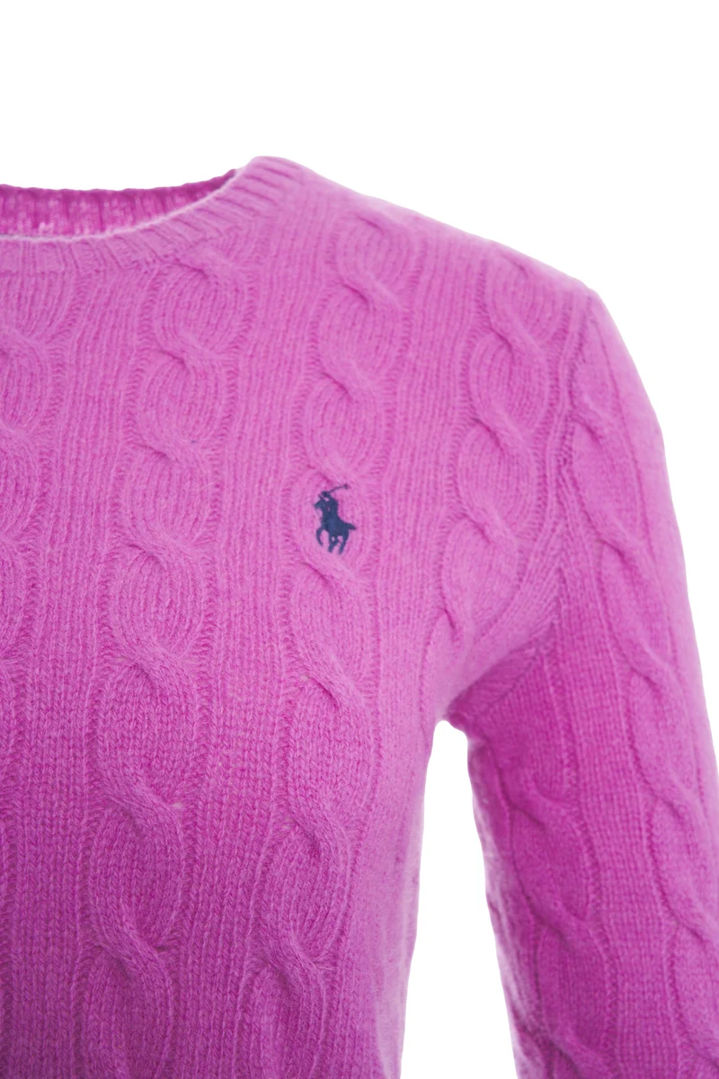 Maglione con lavorazione a trecce