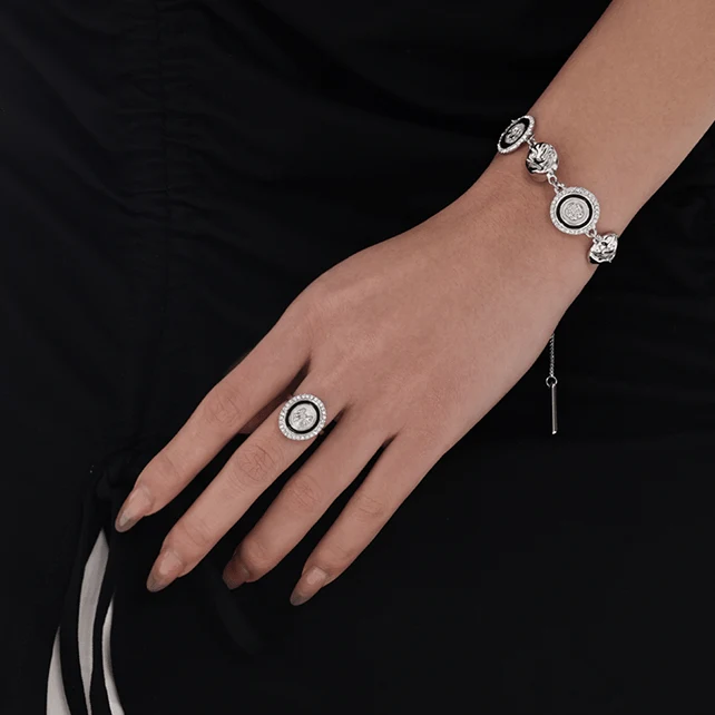 Damen-Ring mit Strasssteinen und Schleife im Grunge-Stil