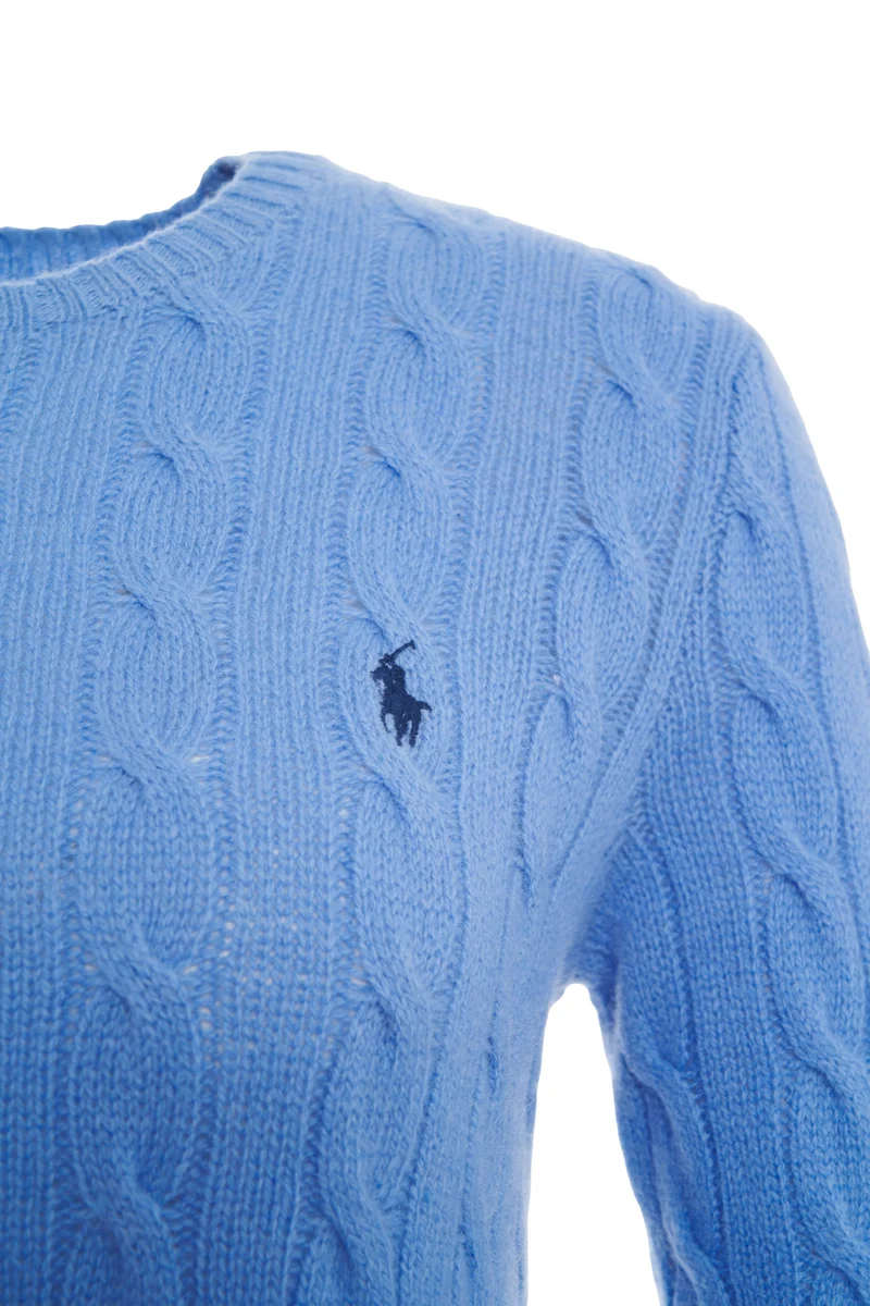 Maglione con lavorazione a trecce