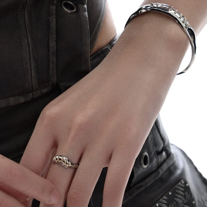 Offener Ring mit Punk-Nähten für Damen