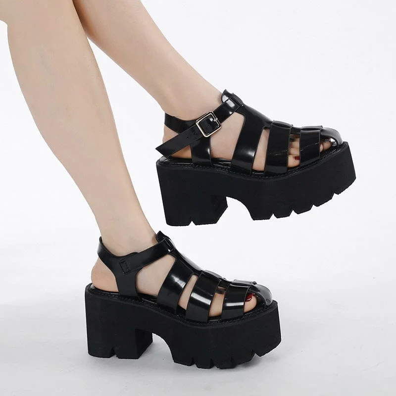 Punk-Plateausandalen aus Lackleder mit Schnalle für Damen