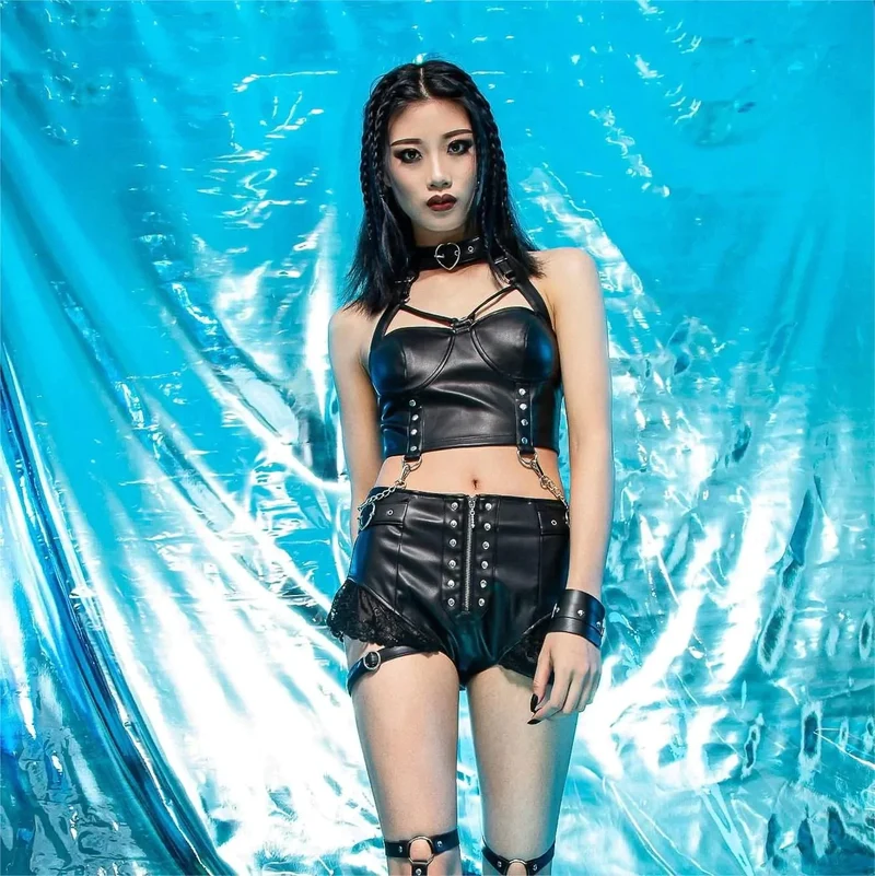 Damen Punk Lace Splice Kunstleder Shorts