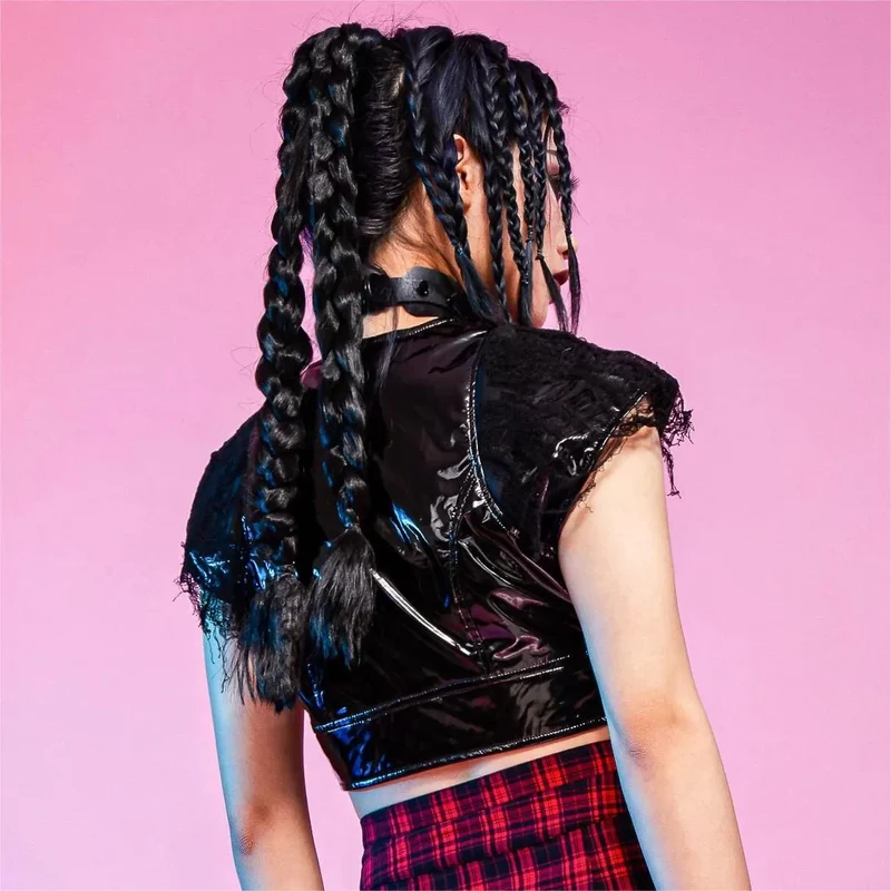 Crop-Top aus zerrissenem Lackleder für Damen