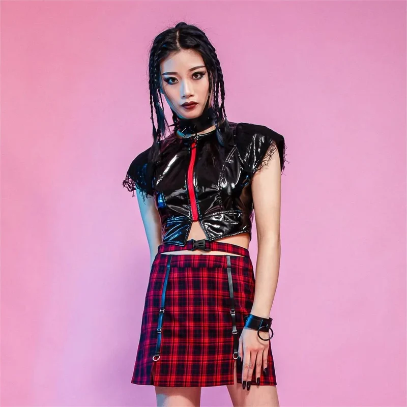 Crop-Top aus zerrissenem Lackleder für Damen