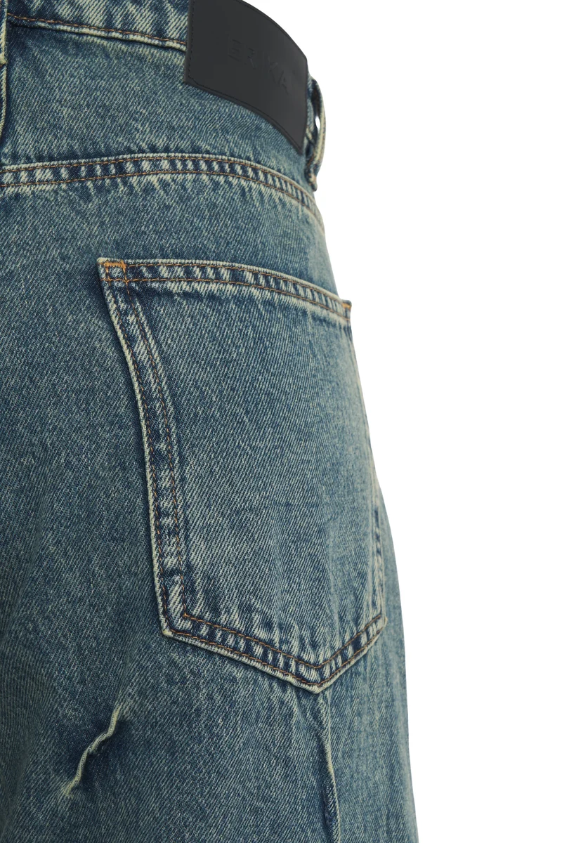 Jeans con dettagli cucitura