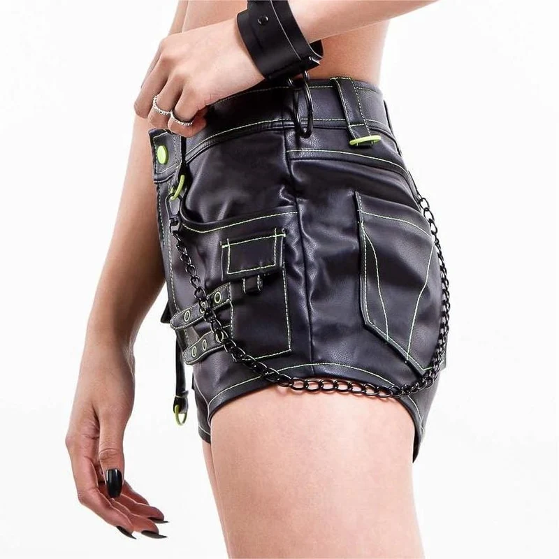Damen-Punk-Ledershorts mit mehreren Taschen
