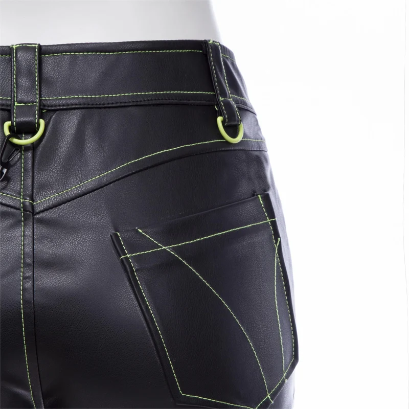 Damen-Punk-Ledershorts mit mehreren Taschen