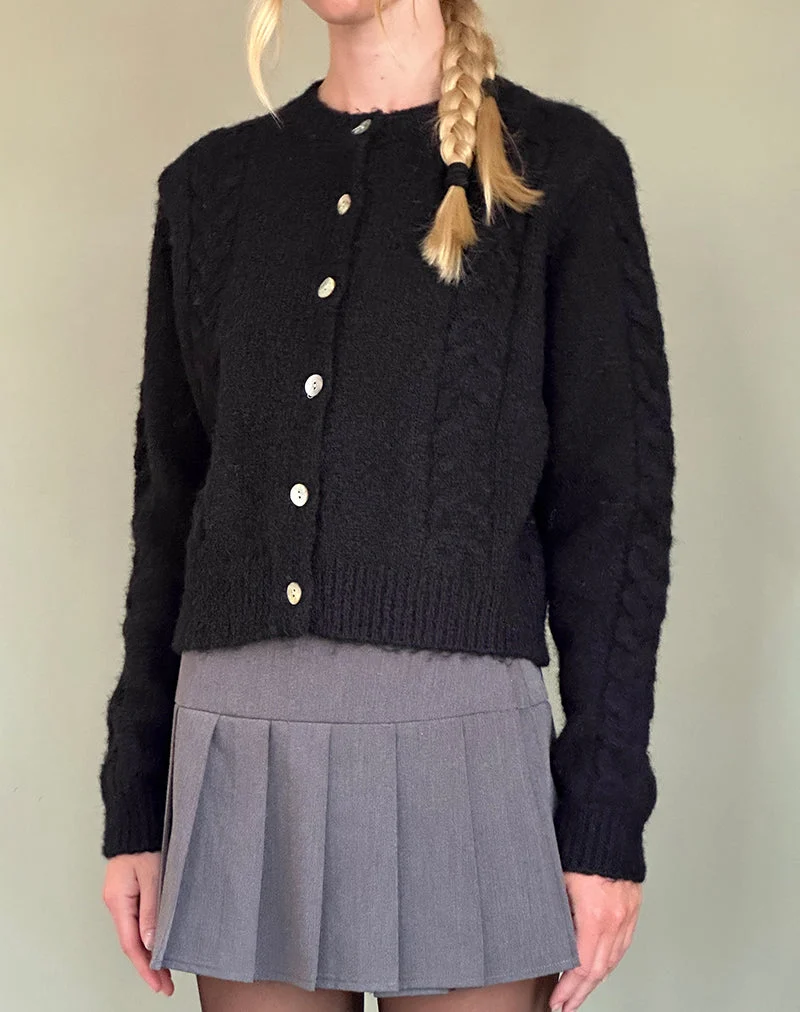 Abelia Strickjacke aus Kabelstrick in Schwarz