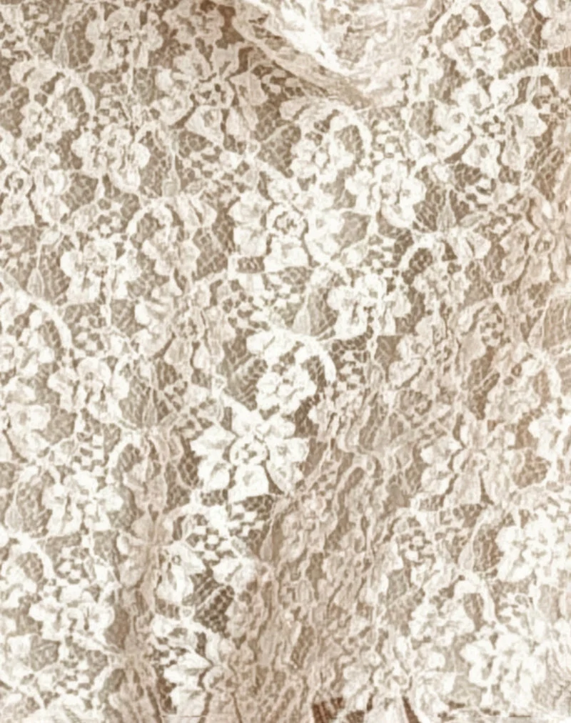 Silvanna Langärmeliges Minikleid mit Schlüsselloch aus Spitze in Elfenbein