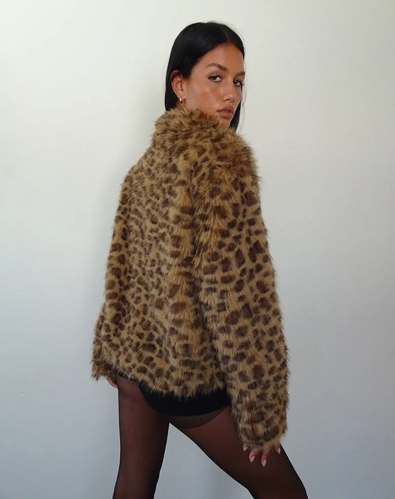 Joji Crop Jacke aus Kunstfell in Braun Leopard