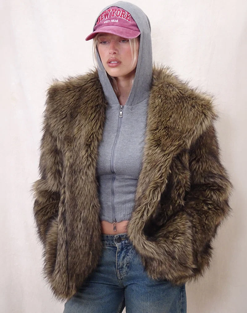 Lupita Jacke aus langem Kunstpelz Braun