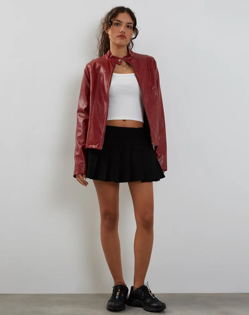 Olivia Jacke in PU Blutrot