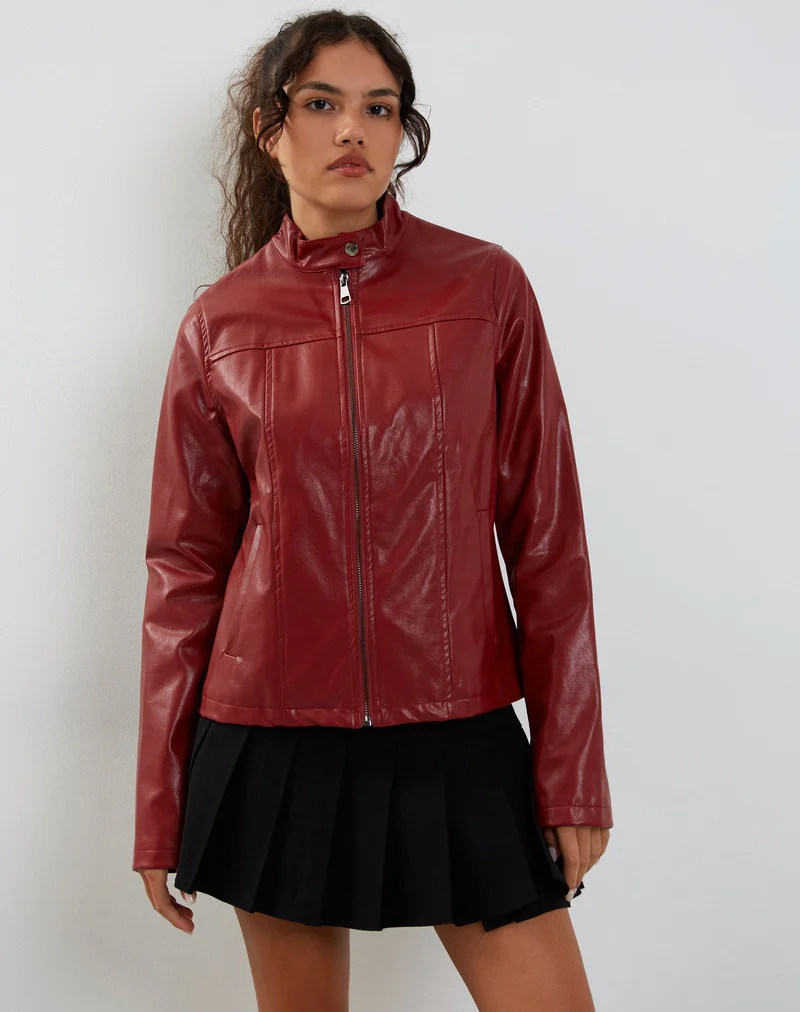Olivia Jacke in PU Blutrot