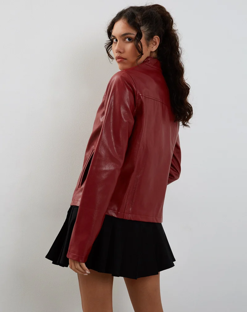 Olivia Jacke in PU Blutrot