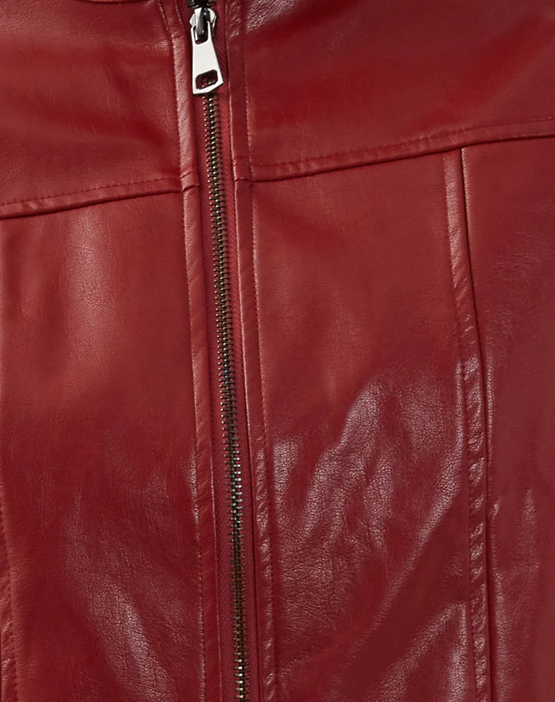 Olivia Jacke in PU Blutrot