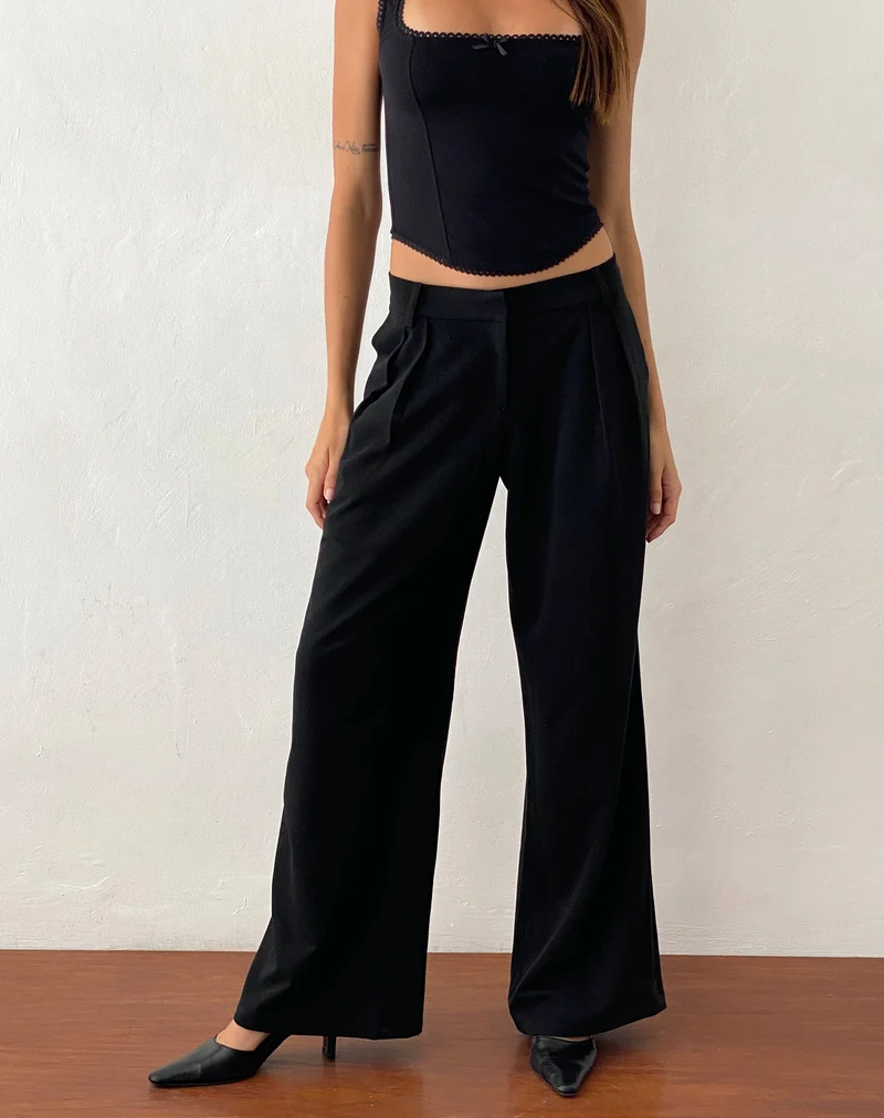 Nailaka Low Rise Tailored Trouser mit weitem Bein in Schwarz
