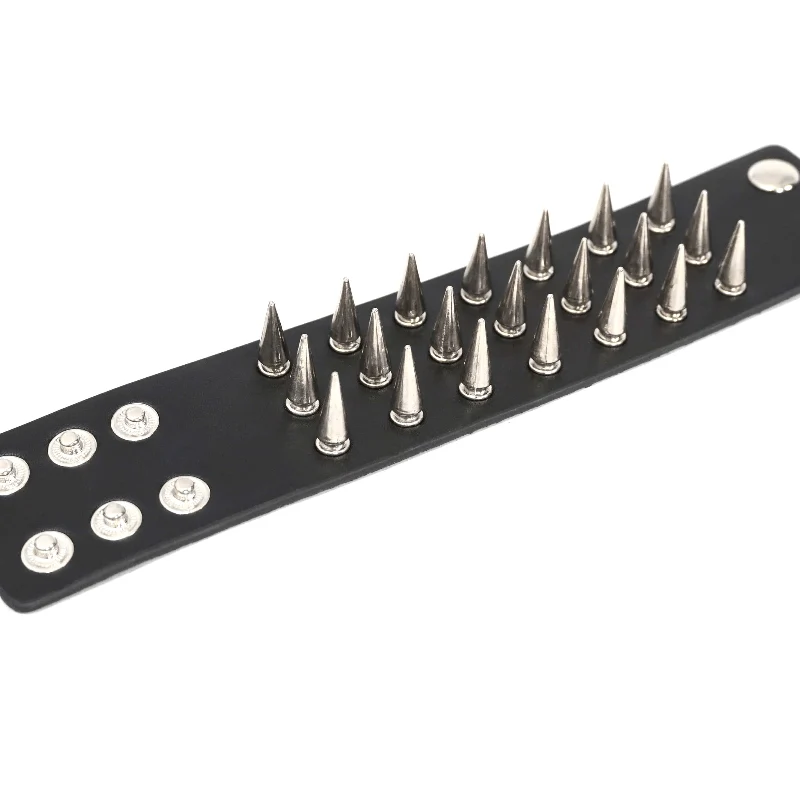 Frauen Punk Faux Leather Spike besetztes breites Armband