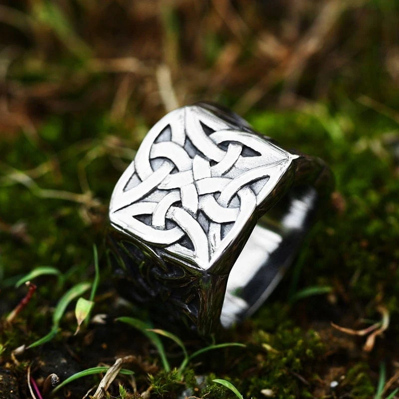 Geschnitzter Punk-Ring mit keltischem Knoten für Herren